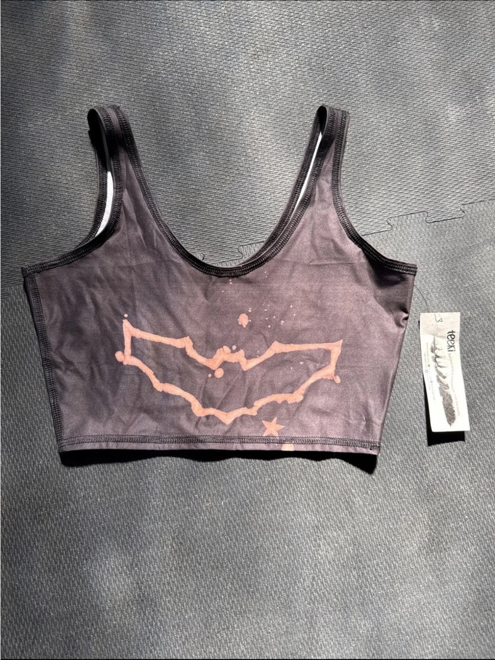 NWT RARE teeki * M / L * BATMAN bat signal print crop top